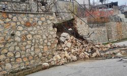 Mersin'de heyelan nedeniyle bazı evler zarar gördü