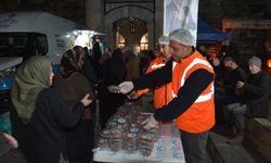 Mersin'de Kadir Gecesi'nde lokma ikramı