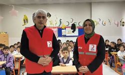 Minik öğrenciler harçlıklarını askıda ekmeğe dönüştürdü