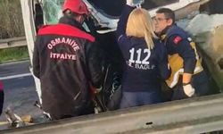 Osmaniye'de devrilen kamyonun sürücüsü yaralandı