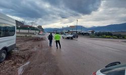 Osmaniye'de hızlı tren hattı alt geçit çıkışında kaza kamerada