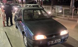 Otomobile arkadan çarpan motosikletli yaralandı