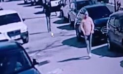 Otomobiline binerken silahlı saldırıya uğradı; olay kamerada