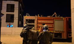 Samandağ'da ev yandı; 3 kişi dumandan etkilendi