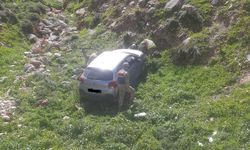 Şarampole yuvarlanan otomobilin sürücüsü yaralandı