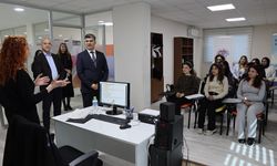 Şener, seyahat ve konaklama hizmetleri kursiyerlerini ziyaret etti