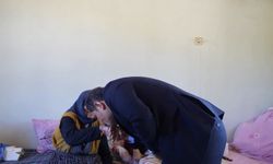 Valisi Masatlı'dan, engelli kızına bakan anneye ziyaret