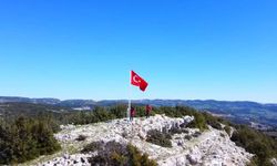 Yeditepeli gençler Suriye sınırındaki 7 tepeye 7 Türk bayrağı dikti