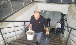 Yeraltı Çarşısı'nı su bastı, esnaf suyu kovalarla tahliye etti