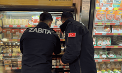 Mezitli'de Zabıtadan Kaçak Yok: Raflarda Tarihi Geçmiş Ürünler Yakalandı!