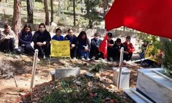 Şehit Sedat Yabalak Unutulmadı! Öğrenciler Kabri Başında Dualar Etti
