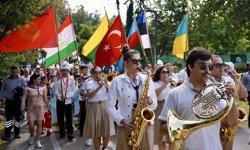 10 ülkeden çocuklar Sevgi Korteji'nde buluştu