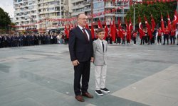 23 Nisan kutlamaları Antalya'da çelenk töreniyle başladı