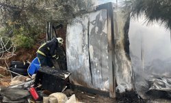 Alanya'da işçilerin kaldığı konteyner yandı