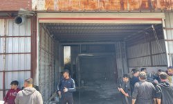 Antakya'da oto tamir atölyesi yandı