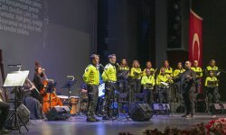 Antalya DOB ve polis korosu aynı sahnede