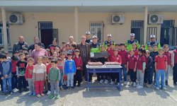 Babasını trafik kazasında kaybeden Burak Efe'ye jandarmadan doğum günü sürprizi