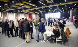 BAİB'de yönetim turkuaz, TİM delegeleri kırmızı