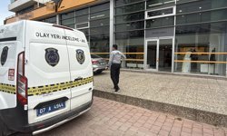 Bankanın kapı camını kırıp kaçtılar