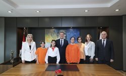 Başkan Seçer, 23 Nisan dolayısıyla makamını öğrencilere devretti