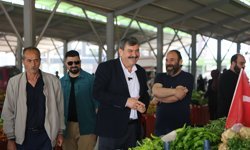 Başkan Yıldız, üretici ve köylü pazarında vatandaşlarla buluştu
