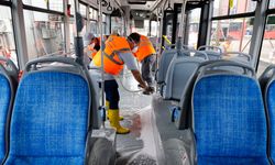 Büyükşehir toplu ulaşım araçlarını temizliyor