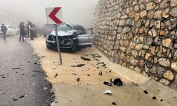 Doktor çift ve çocuklarının bulunduğu otomobil, TIR ile çarpıştı: 1 ölü, 3 yaralı / Ek Fotoğraf