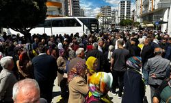 Erdemli'de umre yolcuları dualarla uğurlandı