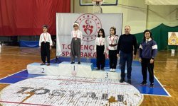 Genç okçular 23 Nisan için hedefi vurdu