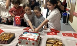 Hasta çocuklara 23 Nisan kutlaması