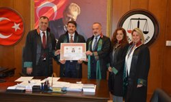 Hatay Vali Yardımcısı yemin ederek avukat oldu