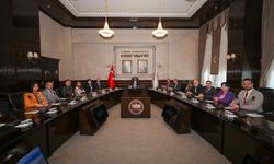 Hatay Valisi Masatlı Özbek çapanı giydi