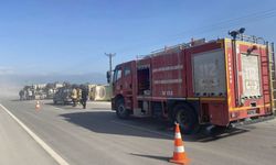 Hatay'da devrilen hafriyat kamyonunun sürücüsü yaralandı