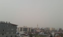 Hatay'da gökyüzü toz bulutuyla kaplandı