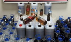 Hatay'da kaçak ve bandrolsüz içki ve silah ele geçirdi