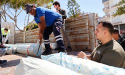 Hortum ve yağıştan zarar gören Kumlucalı çiftçilere sera naylonu desteği