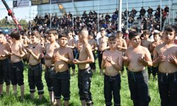 Kepez'de pehlivanlar dualı çayıra çıktı