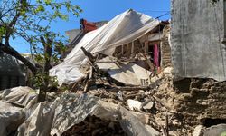 Kerpiç ev çöktü