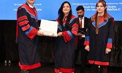 MAKÜ'de biniş giyme ve akademik performans ödül töreni