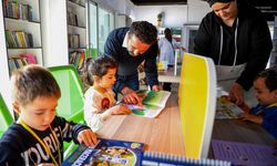 Minik okurlar kütüphanede