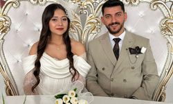 Muhtar nikahını kıydığı kızına Türk bayrağı hediye etti