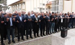 Öğretmen ve öğrenciler için gıyabi cenaze namazı