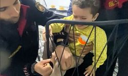 Osmaniye'de itfaiyeci baba, oğlunu sıkıştığı sandalyeden kurtardı