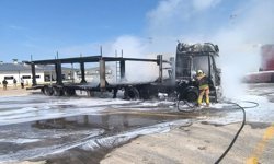 Park halindeki TIR yandı