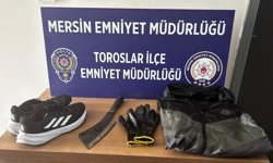 Satırla banka soymaya çalışan kar maskeli şüpheli, kaçarken yakalandı