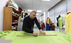 Şehir Tiyatrosu'nda kostümler usta ellerde hayat buluyor