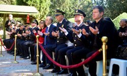 Şehit polisin mezarındaki 'dünyanın en kral babası' yazılı plaket duygulandırdı