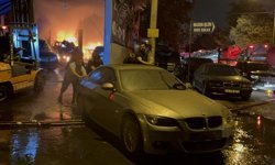 Tamirhanede yangın; 5 araç yandı