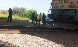 Toprakkale'de trenin çarptığı kişi yaralandı