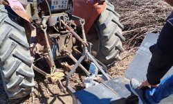 Traktör şaftına kıyafetini kaptırıp yaralandı